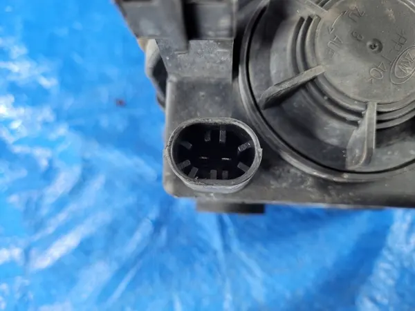Etupuskuri oikea halogen Astra H OEM 13262000 image 7