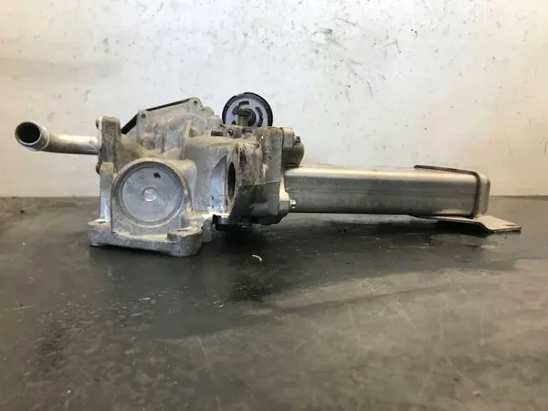 Begagnad EGR-kylare OEM 03L131512BM för VW Transporter image 4