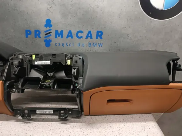 BMW M8 dashboard OEM 6800949 - Gebruikte staat image 3