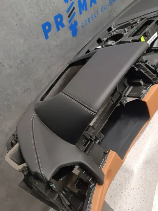 BMW M8 dashboard OEM 6800949 - Gebruikte staat image 6