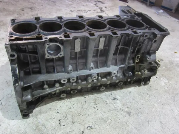 BMW Moottorilohko Alaosa OEM 7585986 2295991 N55B30 image 4