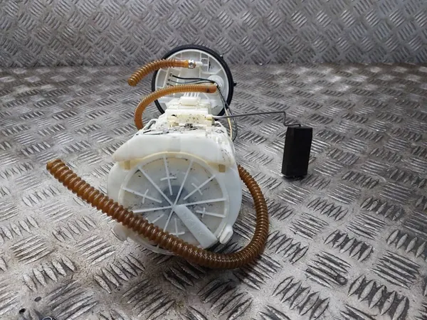 Audi A4 B7 Brandstofpomp 1.8T OE 8E0919051BA image 3