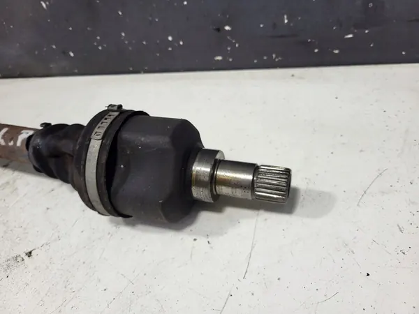 Arbre de transmission gauche Peugeot 2008 1.2 VTI image 5