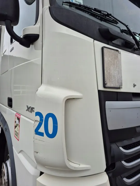 Guarnición de esquina cabina DAF XF 106 Euro 6 - Lado derecho image 2