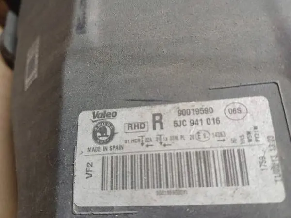 Phare Avant Droit Skoda Rapid OEM 5JC941016 image 8