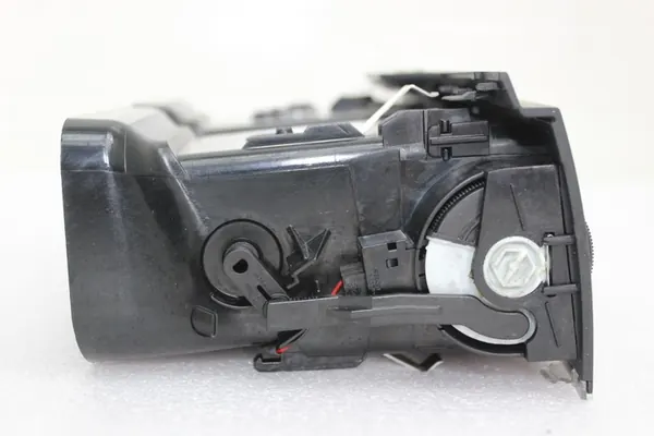 MERCEDES C W204 2.2 CDI 07 SEDAN Center Vent A2048304054 image 3