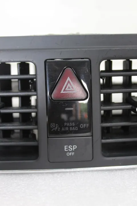 MERCEDES C W204 2.2 CDI 07 SEDAN Center Vent A2048304054 image 6