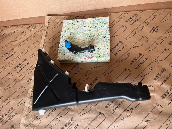 Scheibenwaschbehälter Audi A8 D5 OEM 4N0955449C Gebraucht image 3