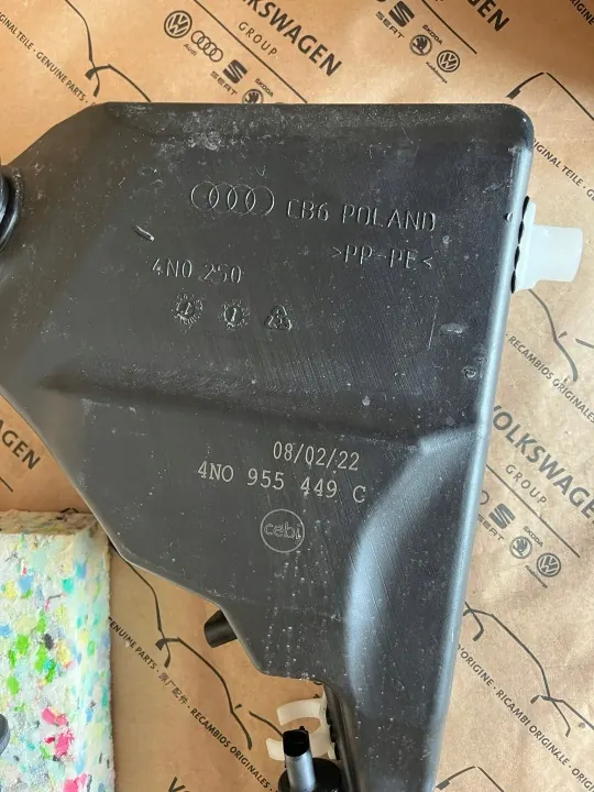 Scheibenwaschbehälter Audi A8 D5 OEM 4N0955449C Gebraucht image 4