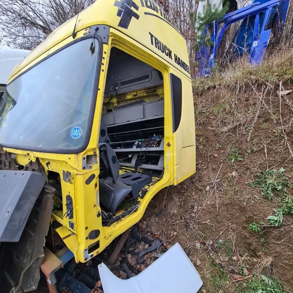 Iveco Stralis Hytkvartspanel - Tak Sidostöd image 4