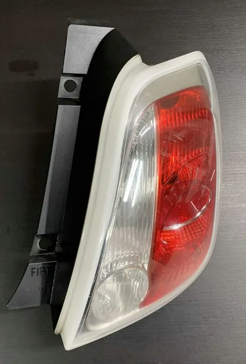 FIAT 500 07-15 Luz Trasera Derecha Original 27040204 51787493 image 2