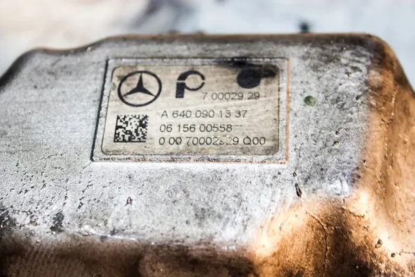Colector de admisión usado OEM A6400901337 Mercedes image 3