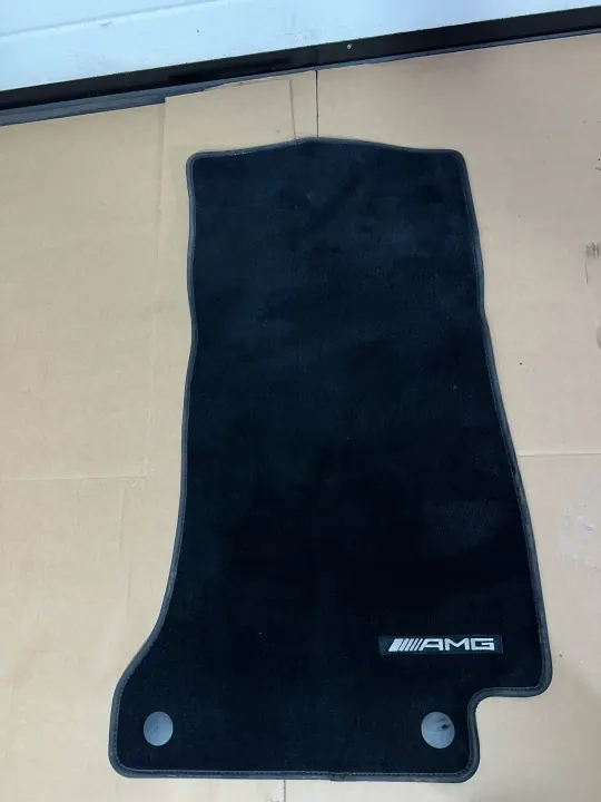 AMG Teppich vorne rechts OEM A2056809311 Mercedes C-Klasse image 2