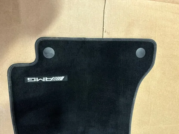 AMG Teppich vorne rechts OEM A2056809311 Mercedes C-Klasse image 3