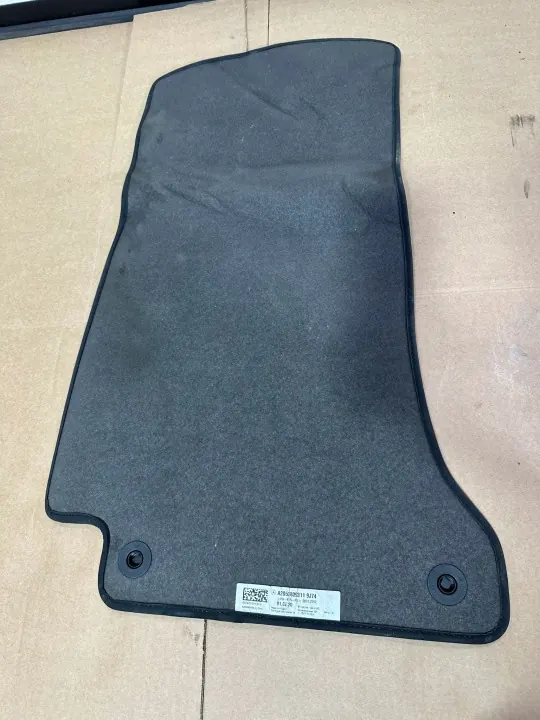 AMG Teppich vorne rechts OEM A2056809311 Mercedes C-Klasse image 6