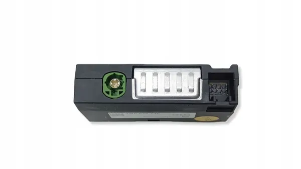 Audi USB-pistorasia OEM 8W0035736 A4/S4 B9:lle image 6