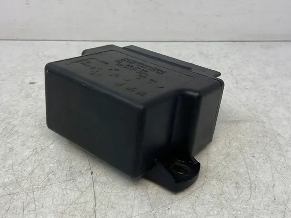 Gloeiplugrelais Mercedes W123 W124 W460 W461 A0015459832 image 5