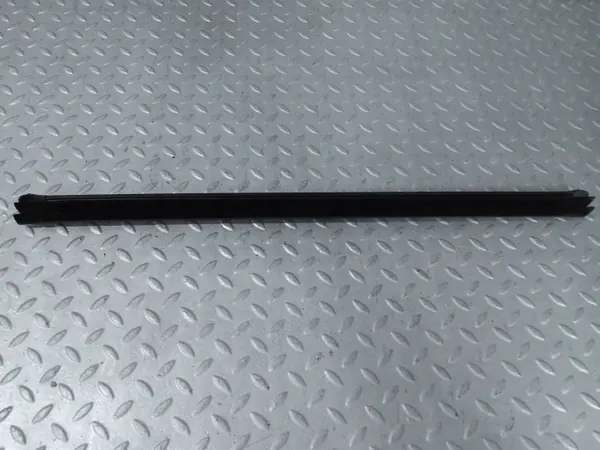 Takaoven lasitiiviste vasen OEM 9830623780 Citroen C4 image 2