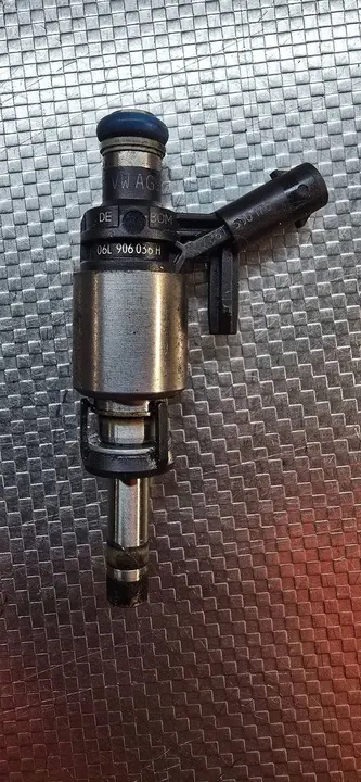 AUDI A3 S3 8V 2.0 TFSI Iniettore Carburante 06L906036H image 2