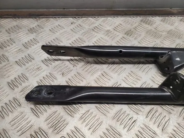 Piezas de montaje lado derecho Chevrolet Camaro 2021 OEM 23105888 image 3