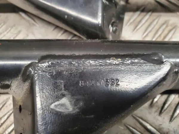 Piezas de montaje lado derecho Chevrolet Camaro 2021 OEM 23105888 image 4