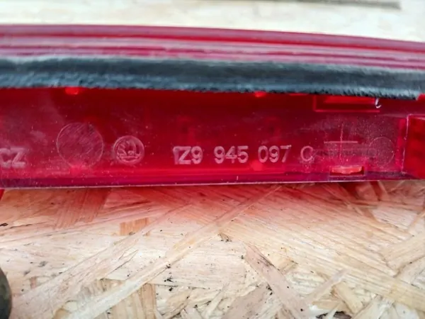 Lisä STOP-valo SKODA OCTAVIA II image 3