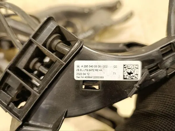 Bakre Fjädringsset Mercedes-Benz EQE V295 2023 Höger Sida A223352 image 10