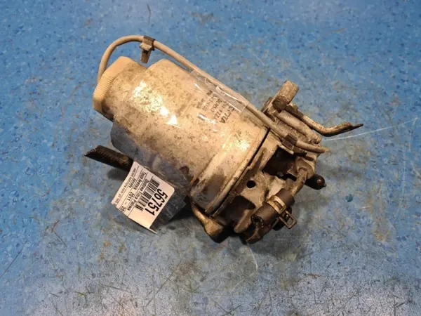 Toyota Polttoainesuodatin Kotelo OEM 186100-6830 Käytetty image 3