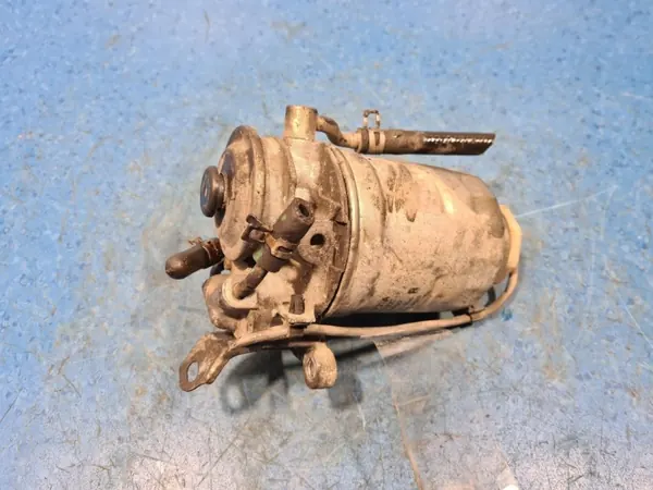 Toyota Polttoainesuodatin Kotelo OEM 186100-6830 Käytetty image 4