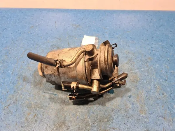 Toyota Polttoainesuodatin Kotelo OEM 186100-6830 Käytetty image 6
