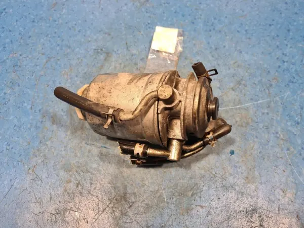 Toyota Polttoainesuodatin Kotelo OEM 186100-6830 Käytetty image 7