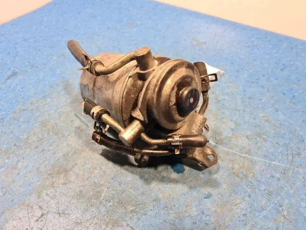 Toyota Polttoainesuodatin Kotelo OEM 186100-6830 Käytetty image 8