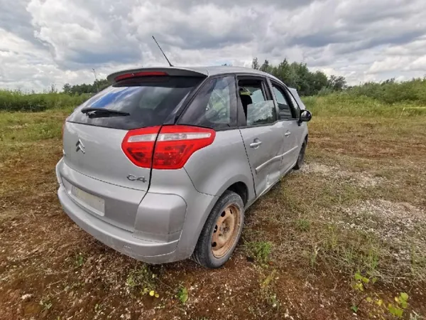 OEM 9660276280 EGR-venttiili Citroen C4 Picasso 1.6L image 8