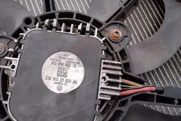 Radiador SKODA SUPERB II 1.6L diésel 2013 image 9