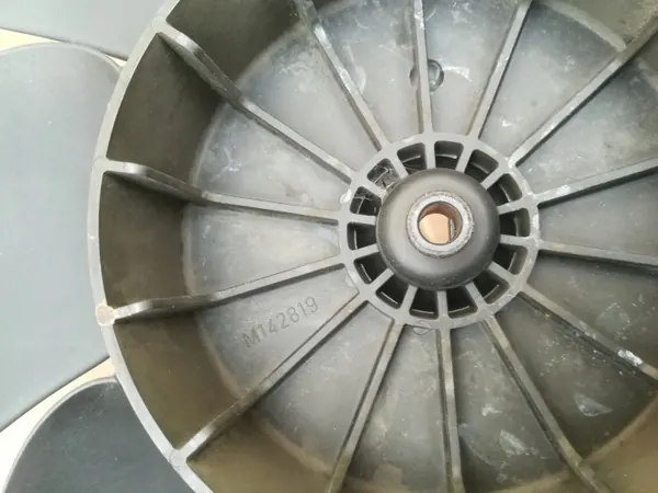 Fläktkåpa OEM M142819 för Ford Fiesta MK7 1.25 Bensin image 3