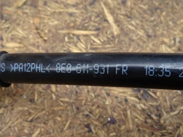 AUDI A4 B7 A6 C6 3.2 FSI Mangueira de Vácuo 8E0611931FR image 2