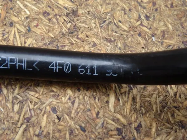 AUDI A4 B7 A6 C6 3.2 FSI Mangueira de Vácuo 8E0611931FR image 3