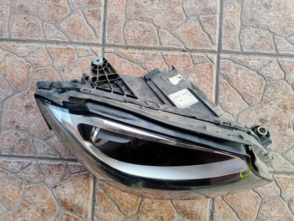 Rechter koplamp Mercedes W205 C-klasse A2058200261 image 10