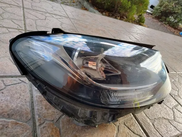 Rechter koplamp Mercedes W205 C-klasse A2058200261 image 2