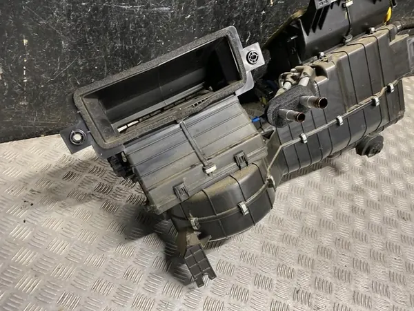 Boîtier de soufflerie Ford RANGER 2018 EB3B19B555HJ image 3