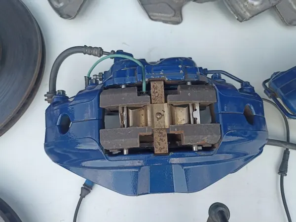 Kit de Travões OEM 6860911: Discos, Pinças, Pastilhas - Azul image 10