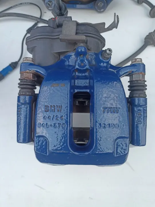Kit de Travões OEM 6860911: Discos, Pinças, Pastilhas - Azul image 6