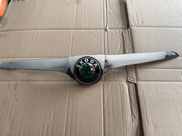 Skoda Fabia II Chrom-Grillverkleidung OEM 5J0853633 image 2