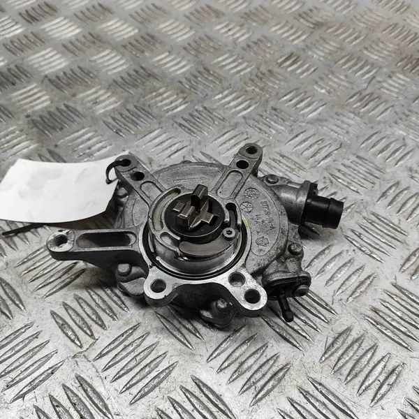 Mercedes-Benz CLS C218 Imupumppu image 2