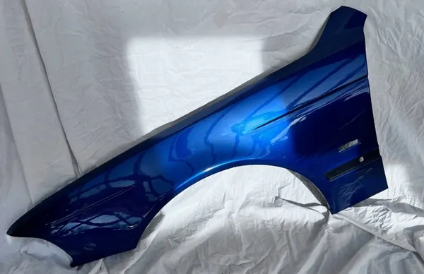 BMW E39 vasen etulokasuoja OEM LE MANS BLAU 381 image 2