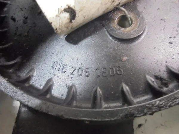 Ventilador motor Mercedes OEM 6162050506 - Usado image 4