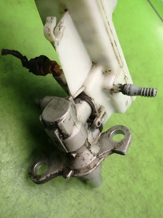 Bromshuvudcylinder OEM 32669020 för Opel Astra K image 5
