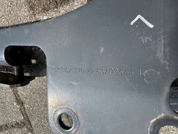 Charnière de Cabine Mercedes Atego 3 E6 OEM A9673101263 image 3