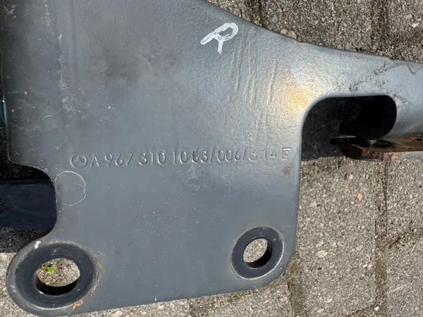 Charnière de Cabine Mercedes Atego 3 E6 OEM A9673101263 image 4