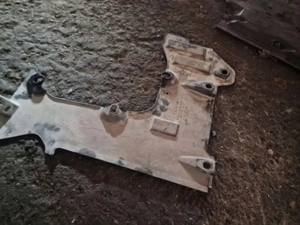 Motorafdekking OEM 4E0825214C voor Audi A8 D2 4.2L Diesel image 3